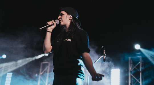 Sara Kane si esibisce