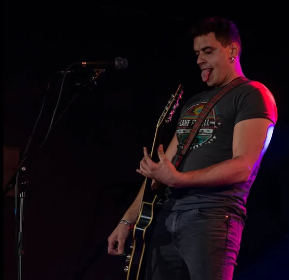 Marco Palombi voce e chitarra degli Humus