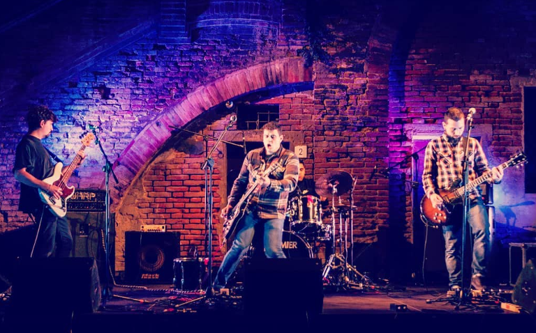 Humus durante un esibizione