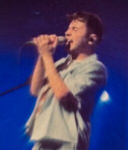 Foto artistica di Xesse che canta